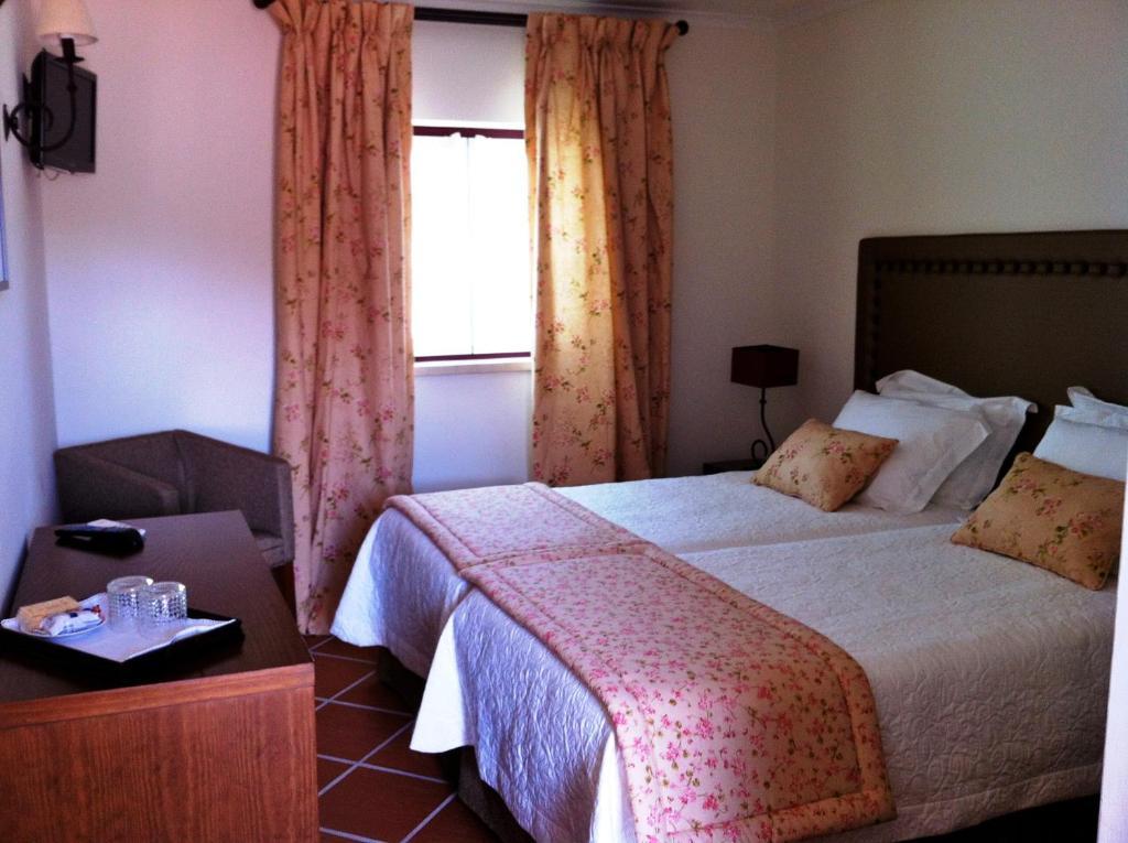 Casa Do Largo - Golega - Turismo De Habitacao Hotel Szoba fotó