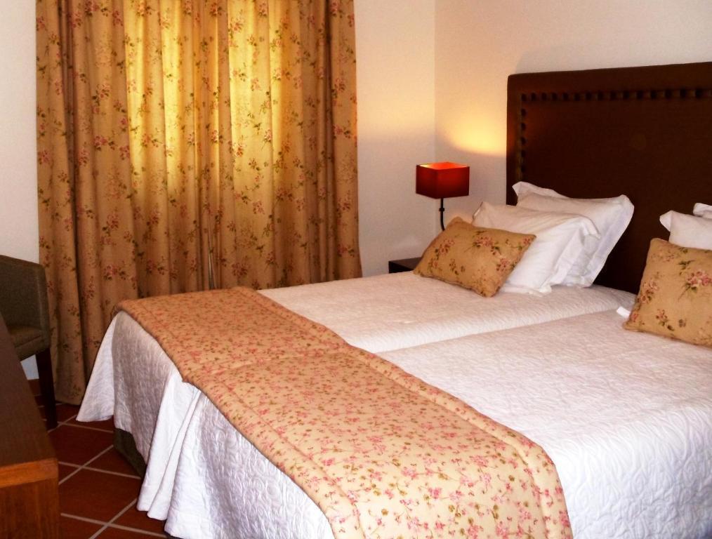 Casa Do Largo - Golega - Turismo De Habitacao Hotel Szoba fotó